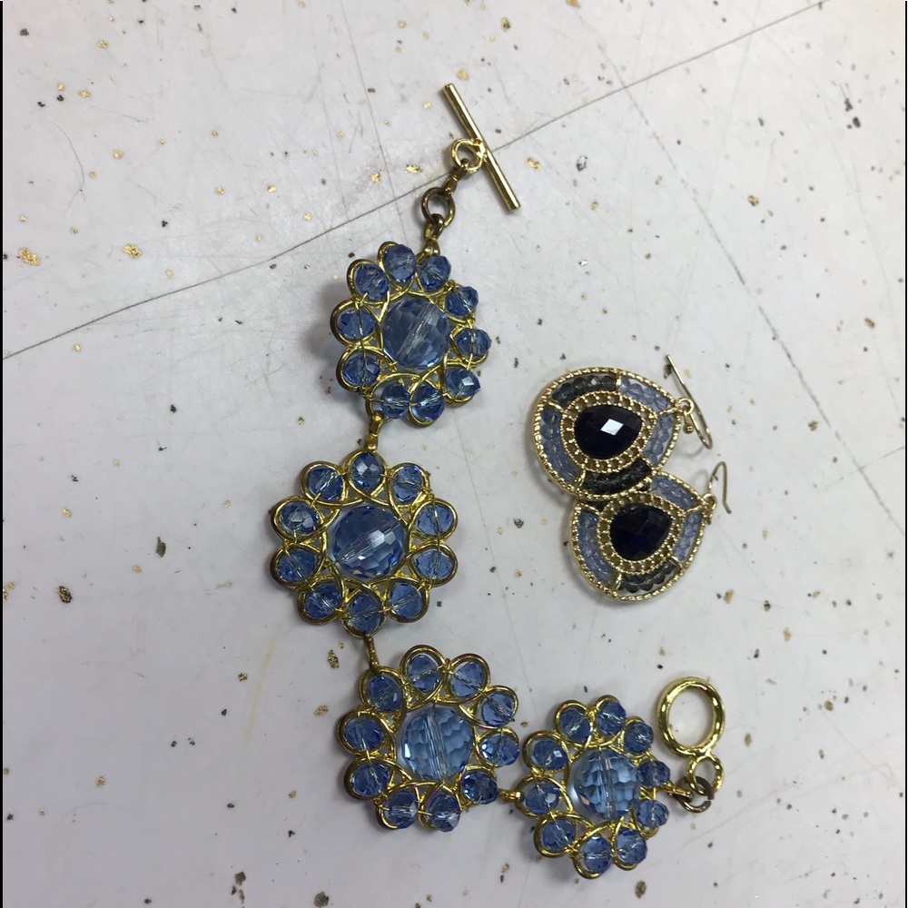 Bracelet and earrings in bright blue!